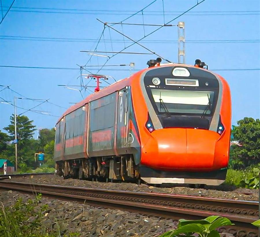 Mumbai- Ahmedabad Vande Bharat to Run with 20 Coaches Permanently From Tomorrow