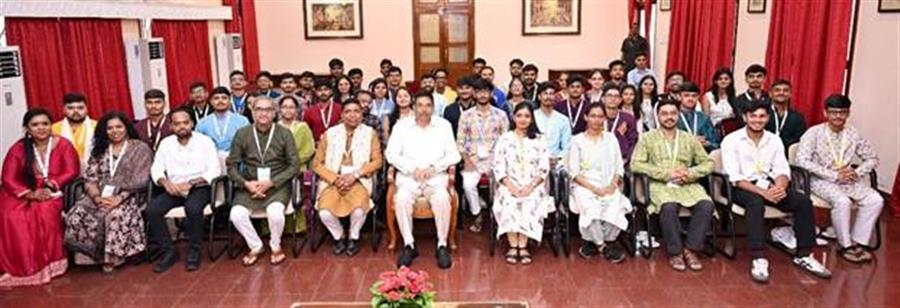 Governor of Odisha interacts with Gujarat student delegation under Yuva Sangam Phase VI