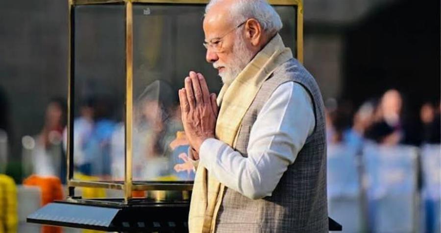 Prime Minister pays tributes to Mahatma Gandhi on his Jayanti, calls for promoting Swadeshi