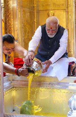 Prime Minister performs Darshan and Pooja at Baba Vishwanath Temple; prays for the prosperity and good health of the people of the nation  