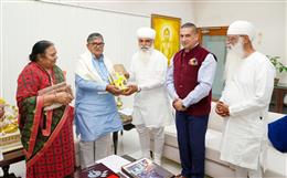 Punjab Governor and UT Chandigarh Administrator Meets Satguru Uday Singh Ji at Punjab Lok Bhawan