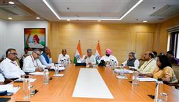 Railway Minister Reviews Comprehensive Measures to Empower Station Masters for More Efficient Station Management