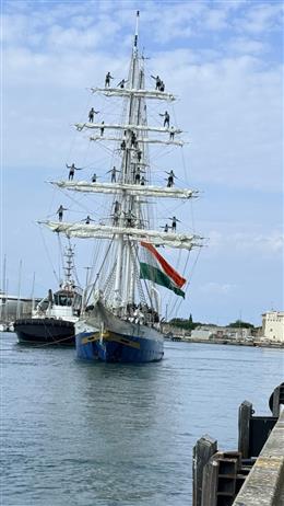 LOKAYAN 2026 - BUILDING BRIDGES OF FRIENDSHIP, INDIAN NAVAL SHIP SUDARSHINI SAILS INTO LIVORNO, ITALY