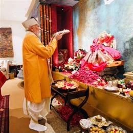 Prime Minister offers prayers to Bhagwan Shri Ganesh during Ganpati Darshan at Union Minister Piyush Goyal’s residence