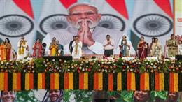 Prime Minister Shri Narendra Modi addresses a gathering during the release of instalment under the Annapurna Yojana in West Bengal